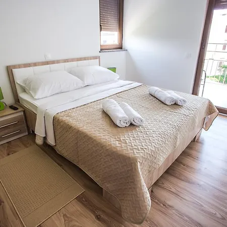 Apartament Sara *