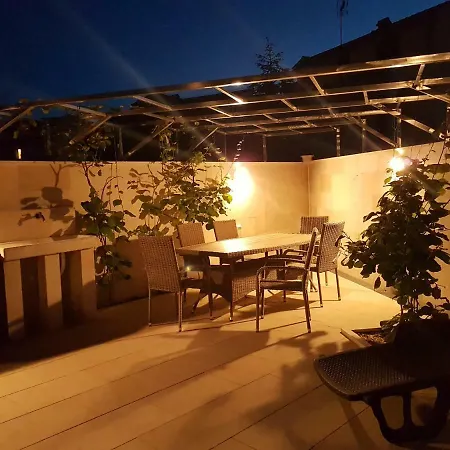 Apartament Sara *